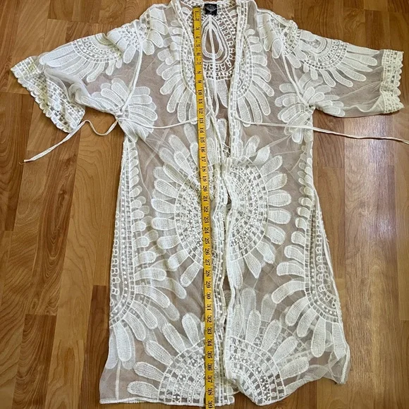 VGUC Cal Style Cream White Crochet Lace Kimono Nylons n w Cotton Enbroidery sz M - Picture 3 of 6